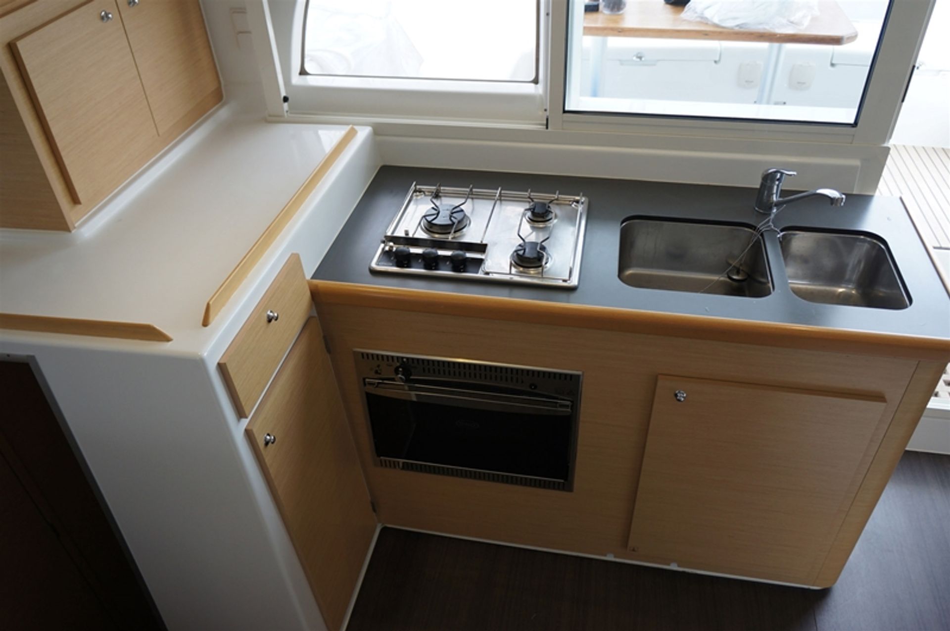 12689511599803502_Lagoon_380_S2_Dido_kitchen.JPG