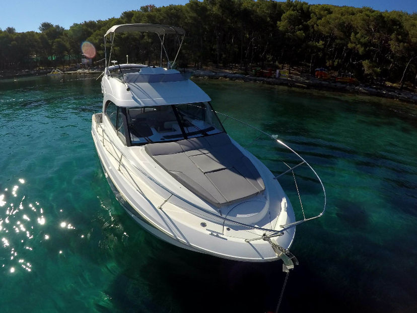 Beneteau ANTARES 30 FLY Lumar SeaMotion