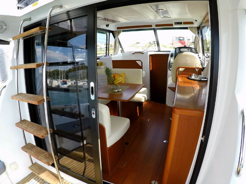 Beneteau ANTARES 30 FLY Lumar SeaMotion