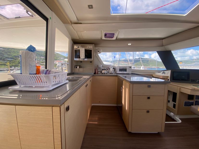 Fountaine Pajot 44 Peacemaker