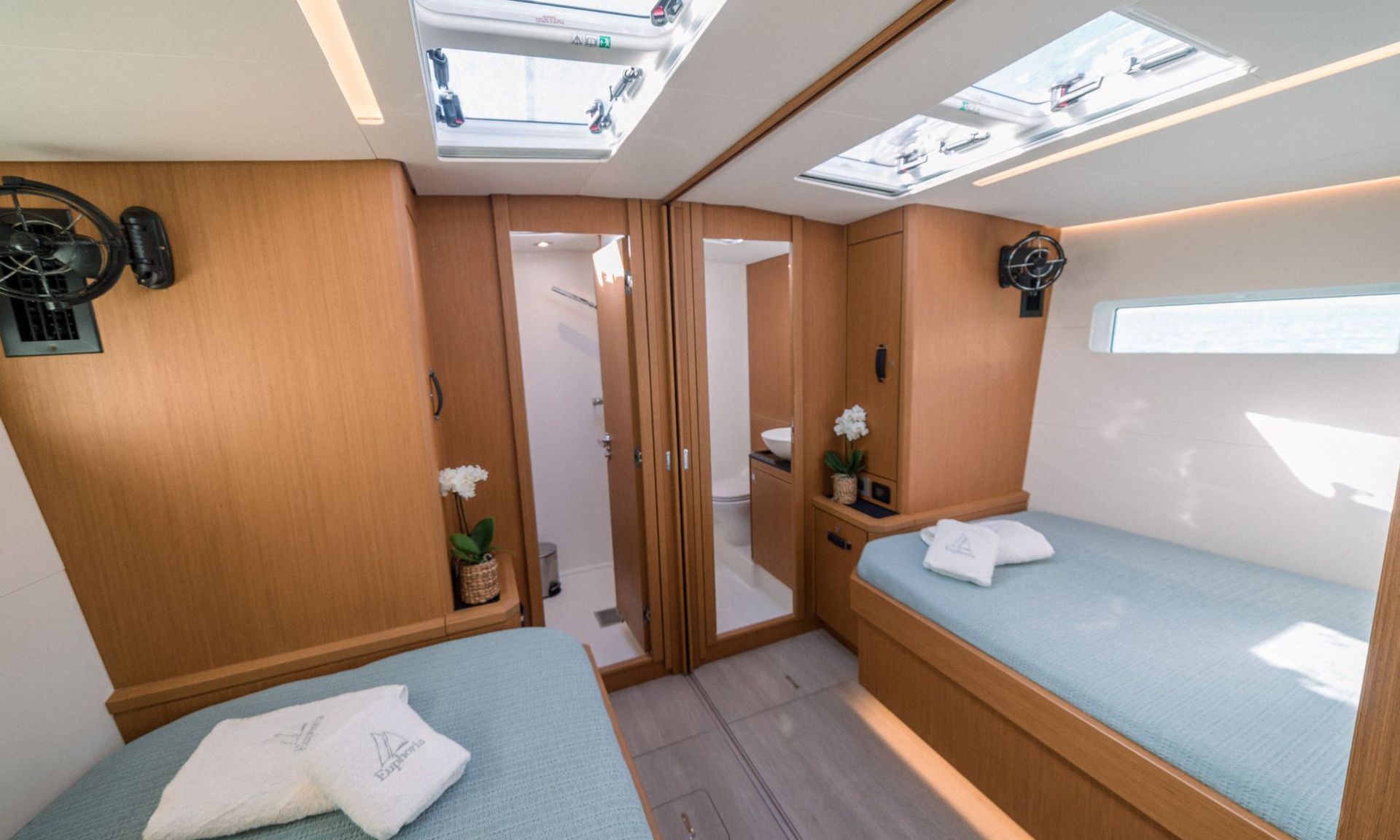 13013331192102996_jeanneau64-euphoriaathenianyachts-int5.jpg