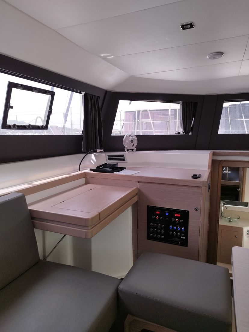 Dufour Yachts AMARA Delphinus