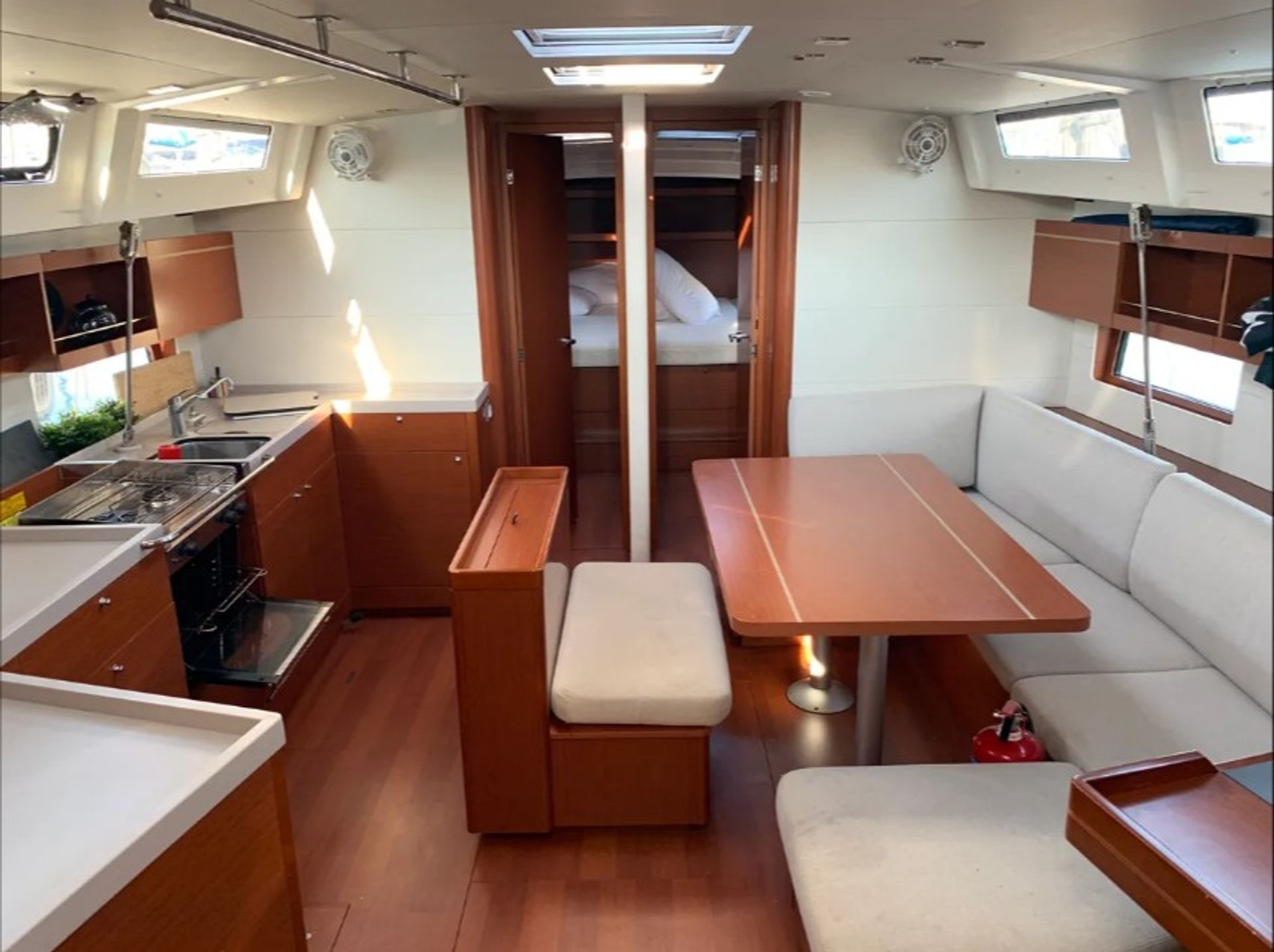 13247151206105249_interior.jpg