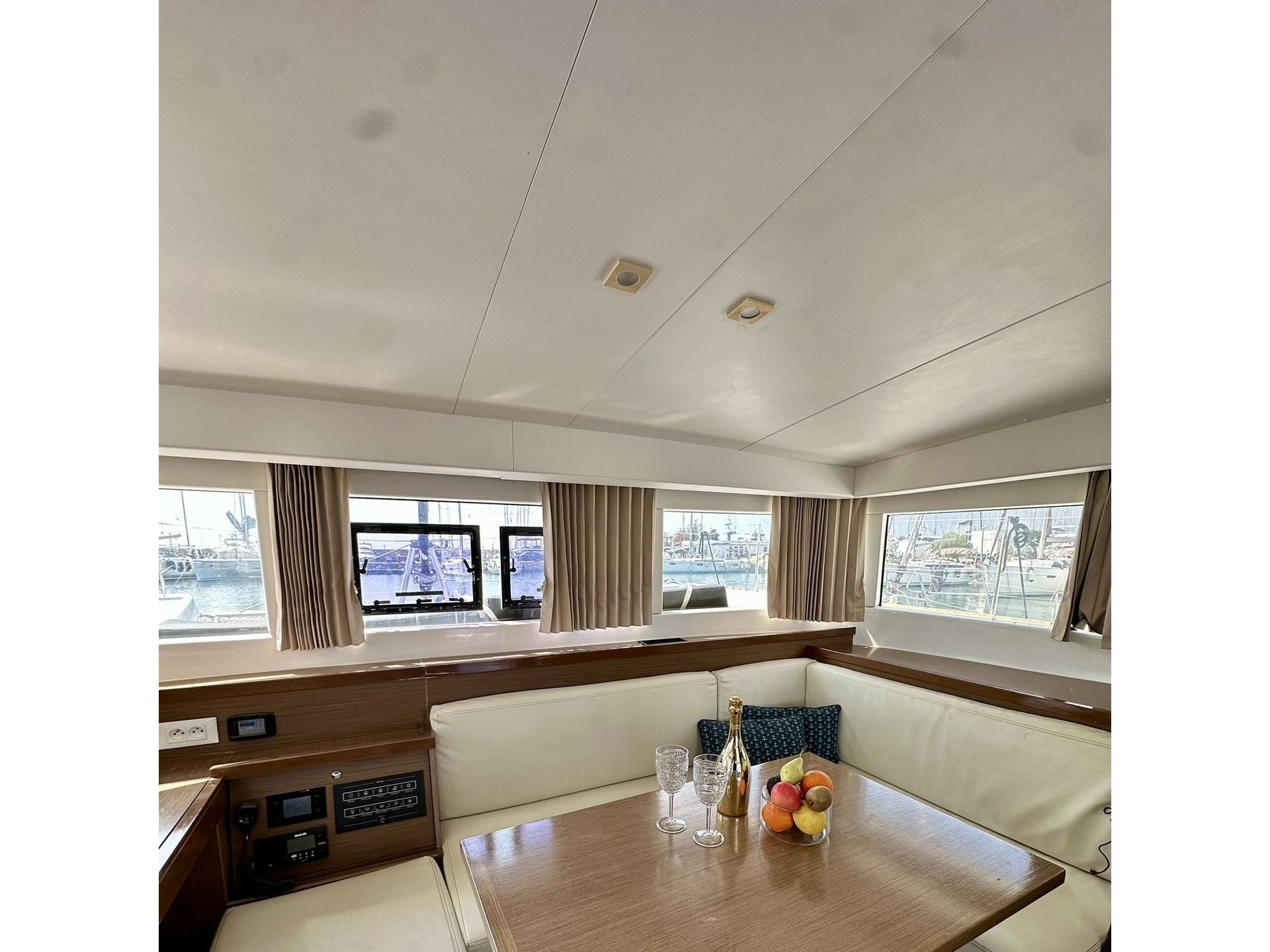13249591206105249_ocean_king_interior.jpg
