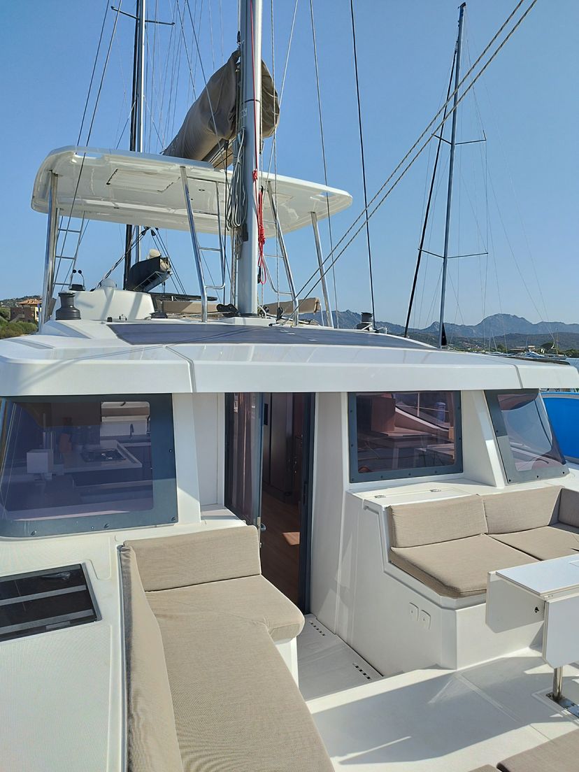 Bali Catamarans 4.8  Steno