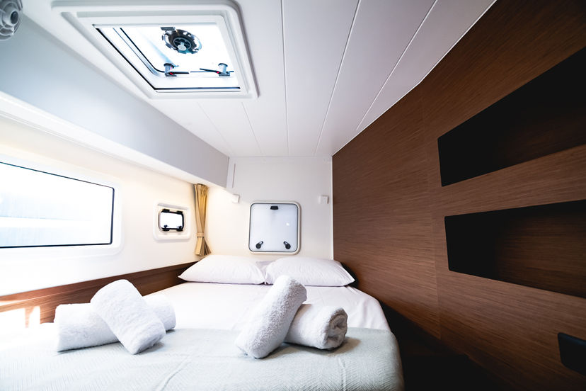 Lagoon 42 Blue Trident