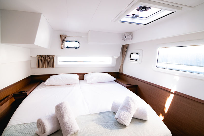 Lagoon 42 Blue Trident