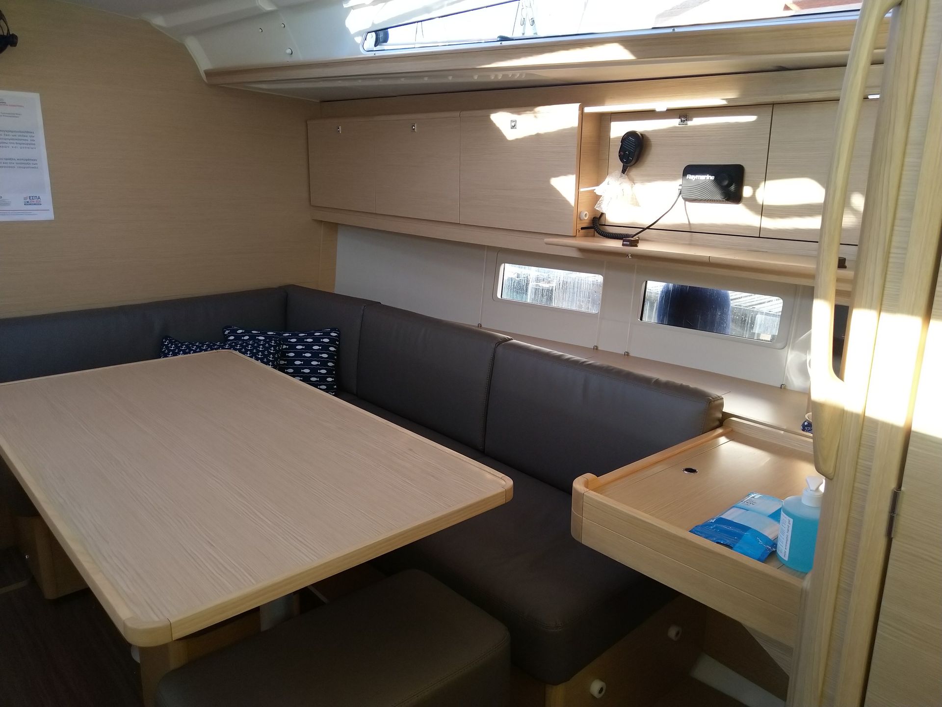 14399411747302193_Blu_-_Dufour_390_Interior_image.jpg