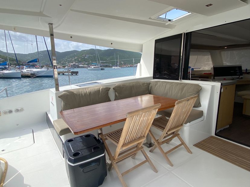Fountaine Pajot 40 Happy Ours