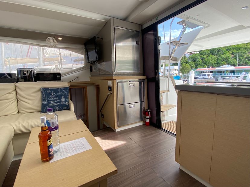 Fountaine Pajot 40 Happy Ours