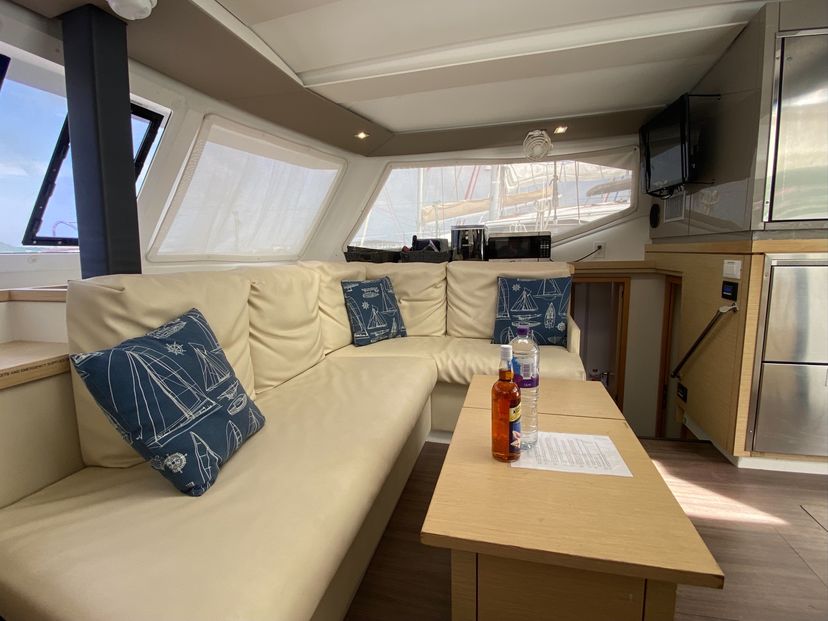 Fountaine Pajot 40 Happy Ours