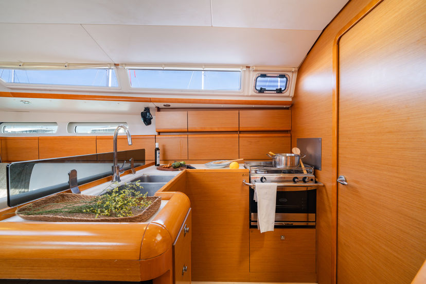 Jeanneau 43 FREGATA