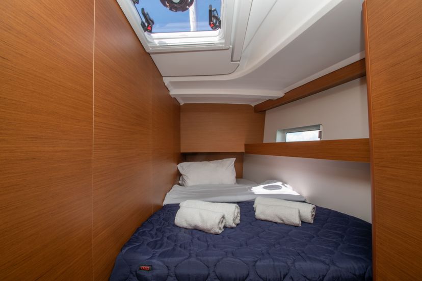 Jeanneau 49 KNOT