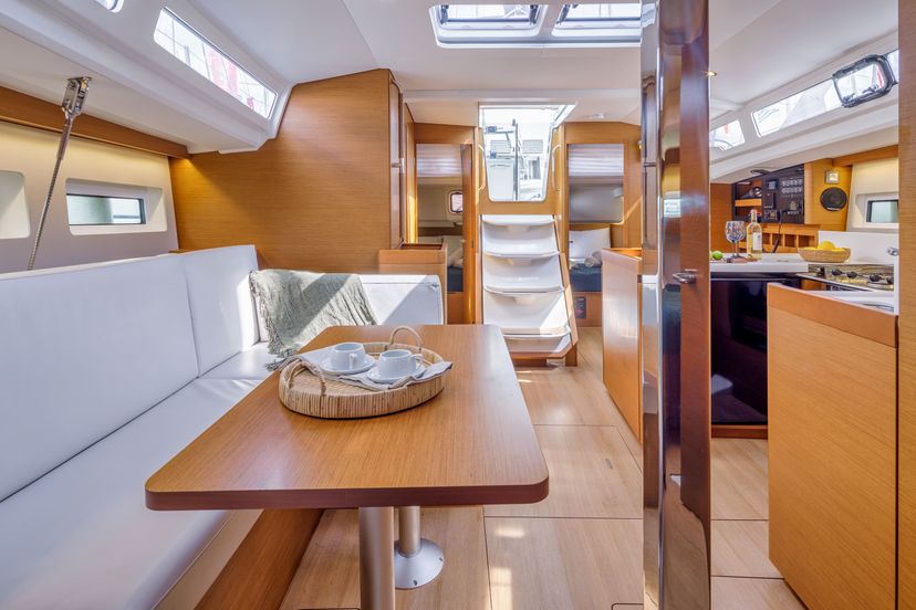 Jeanneau 40 THOUSAND SUNNY