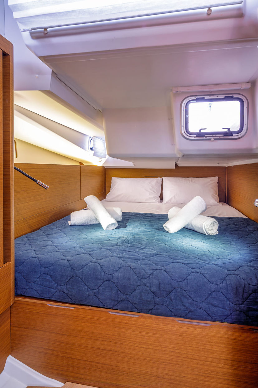 Jeanneau 40 THOUSAND SUNNY