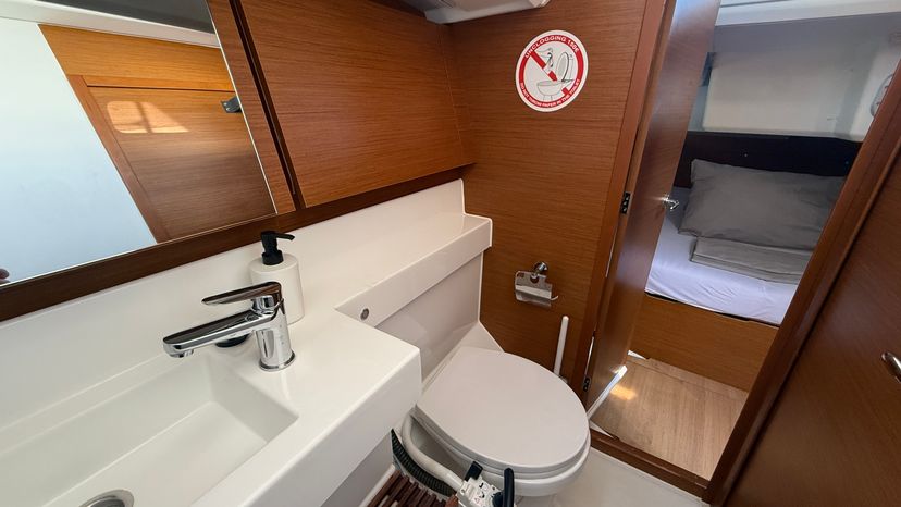 Jeanneau 40 LEONA