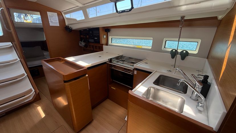 Jeanneau 40 LEONA