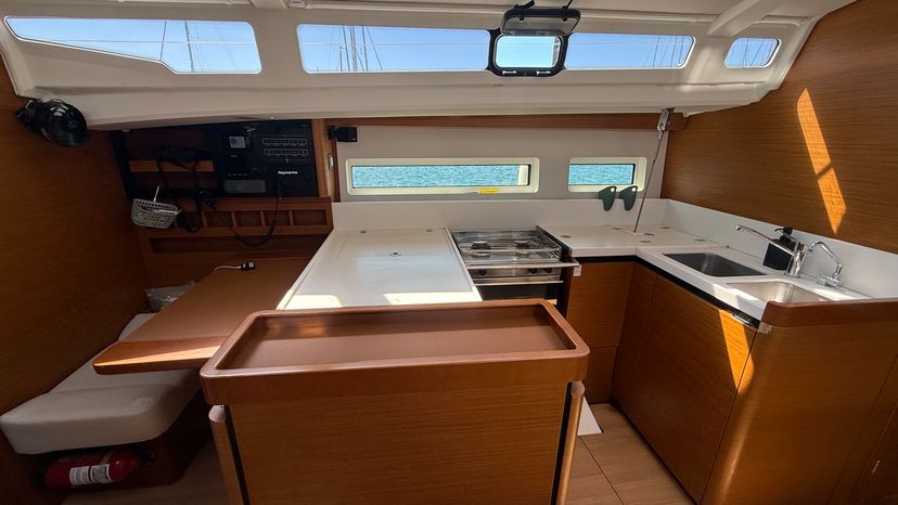 Jeanneau 40 LEONA