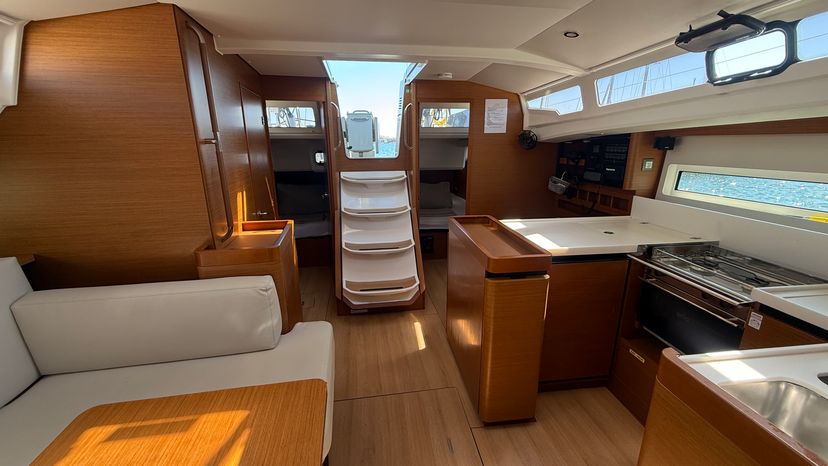 Jeanneau 40 LEONA