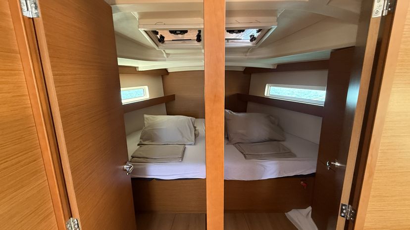 Jeanneau 40 LEONA