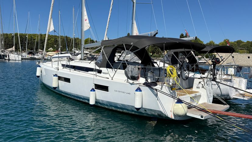Jeanneau 40 LEONA