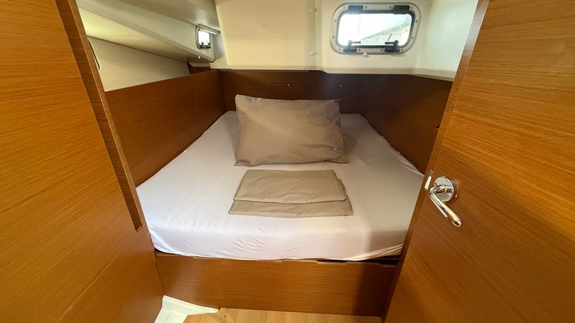 Jeanneau 40 LEONA