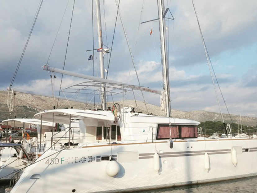 Lagoon 45 BRIGHT MOON 