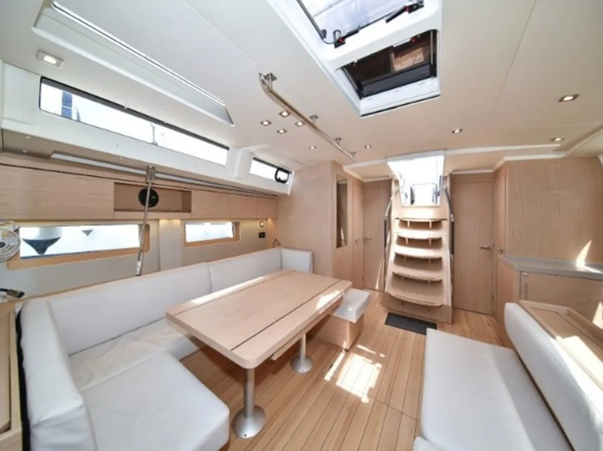 14977561747302193_ZEPHYRB_INTERIOR2.jpg