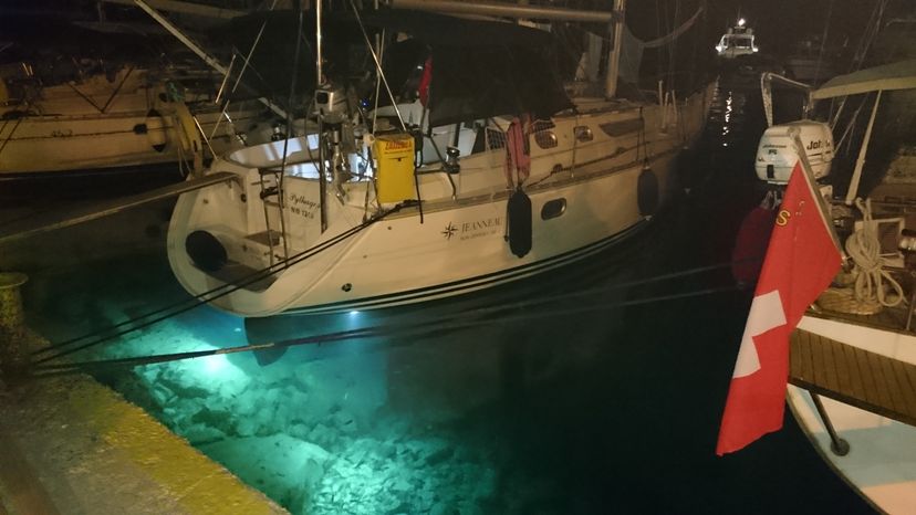 Jeanneau 36 Pythagoras (electric head, wind generator)