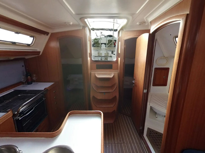 Elan 40 CRNIKA