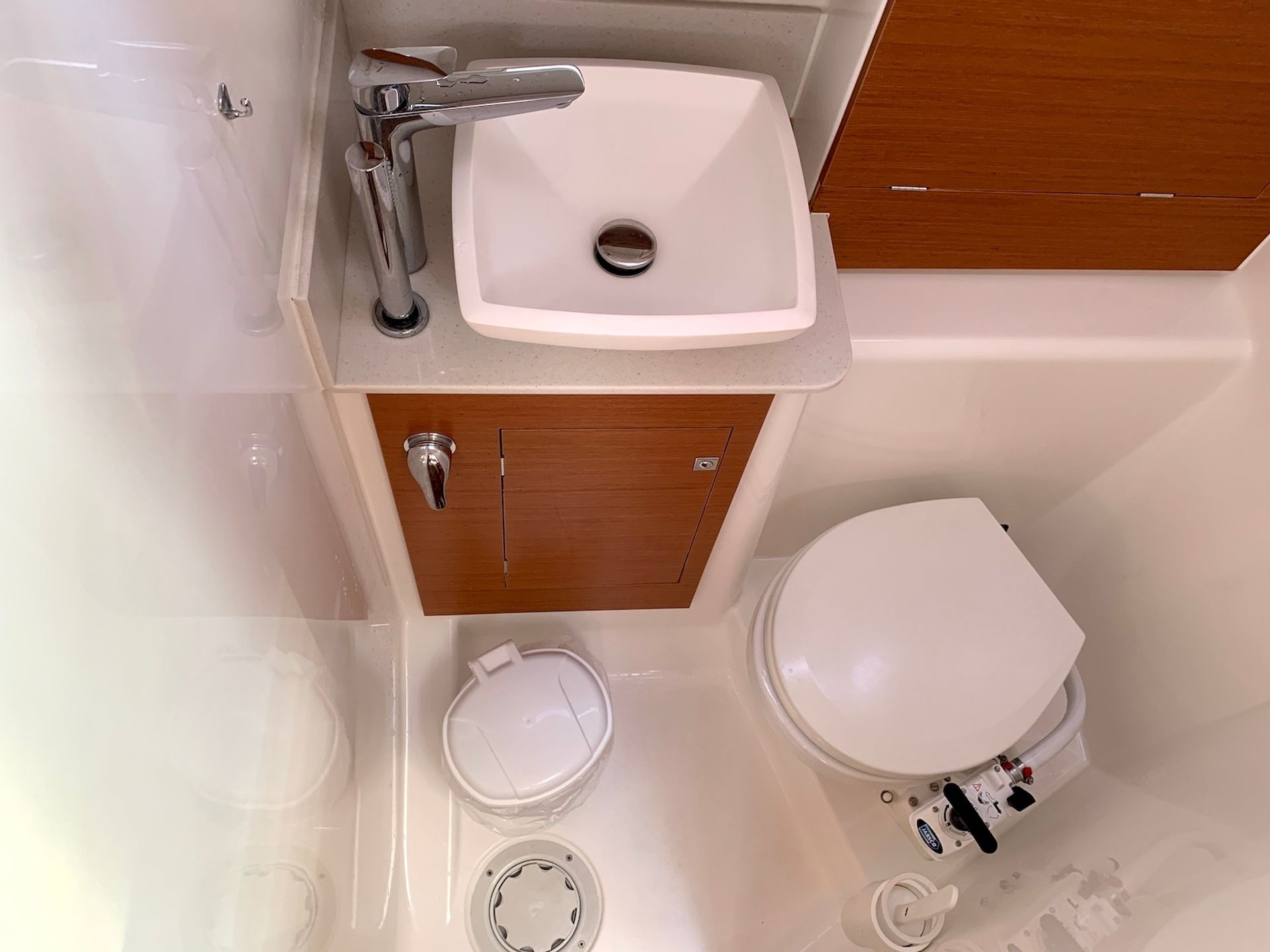 15497961550801362_dufour-390-barracuda-wc-1.jpg
