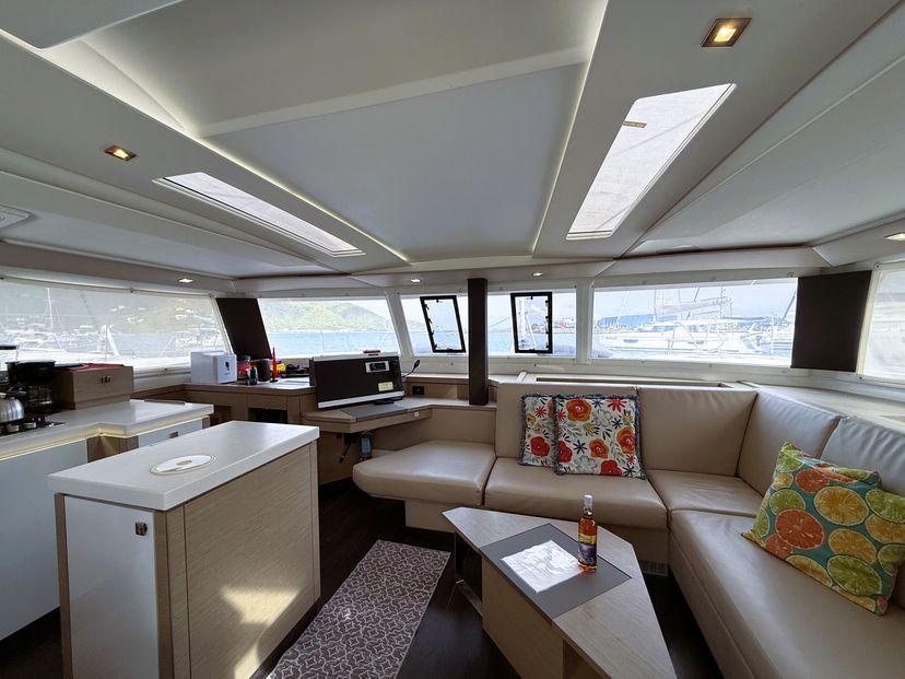 Fountaine Pajot 47 Parrot Ice