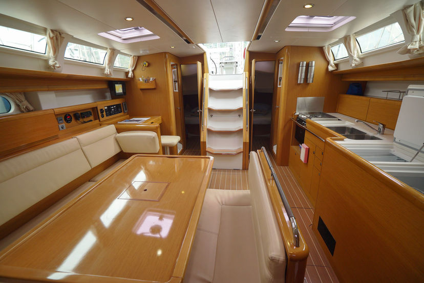 Jeanneau 44 Night & Day