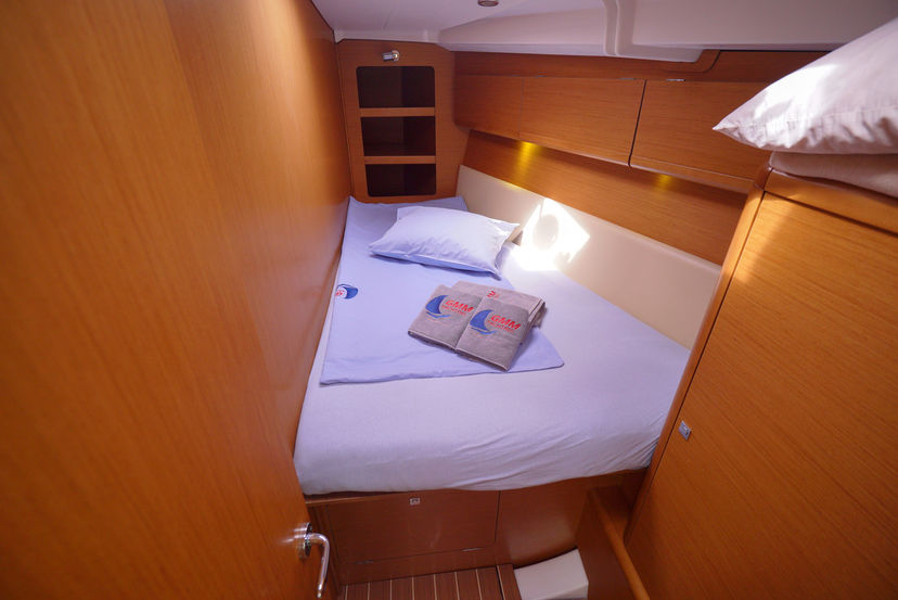 Jeanneau 44 Night & Day