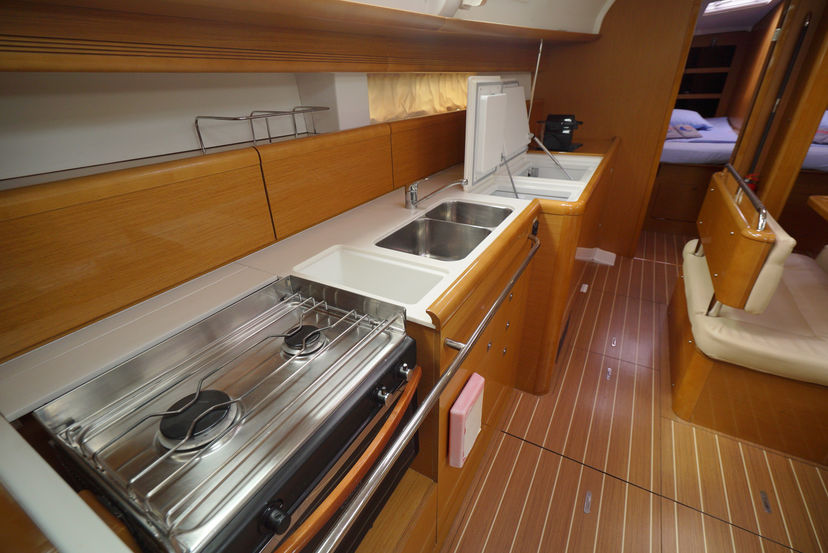 Jeanneau 44 Night & Day