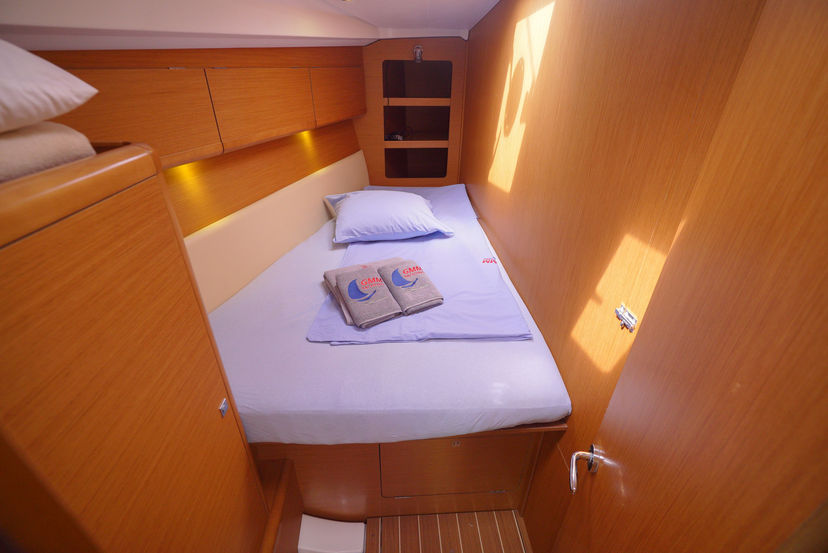Jeanneau 44 Night & Day