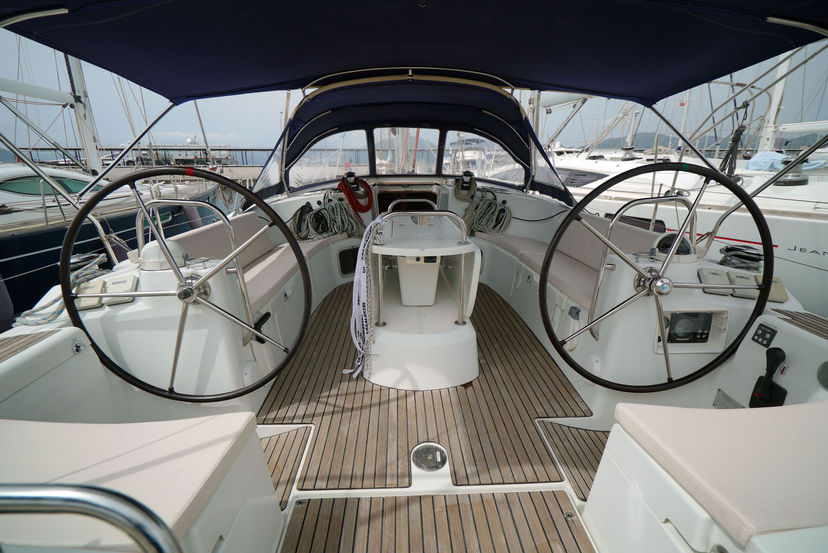Jeanneau 44 Night & Day