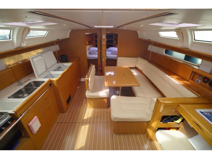 Jeanneau 44 Night & Day