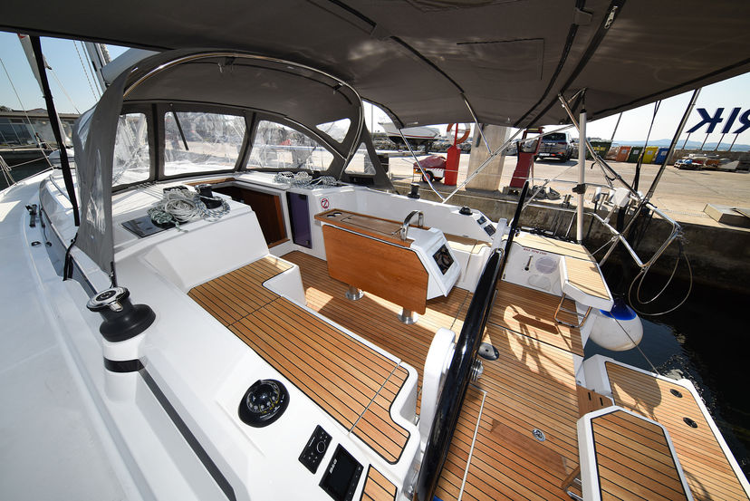 Bavaria Yachtbau C42 Dna