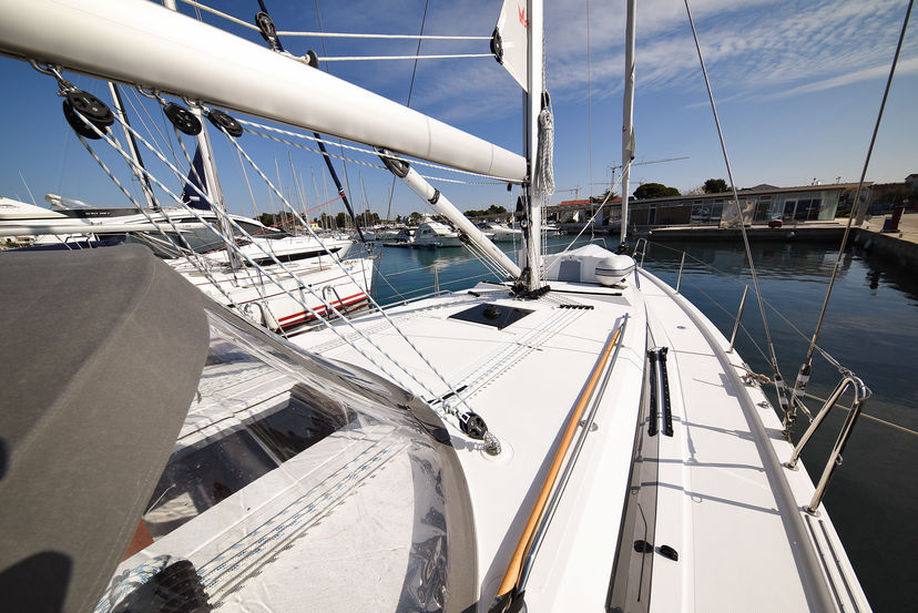 Bavaria Yachtbau C42 Dna