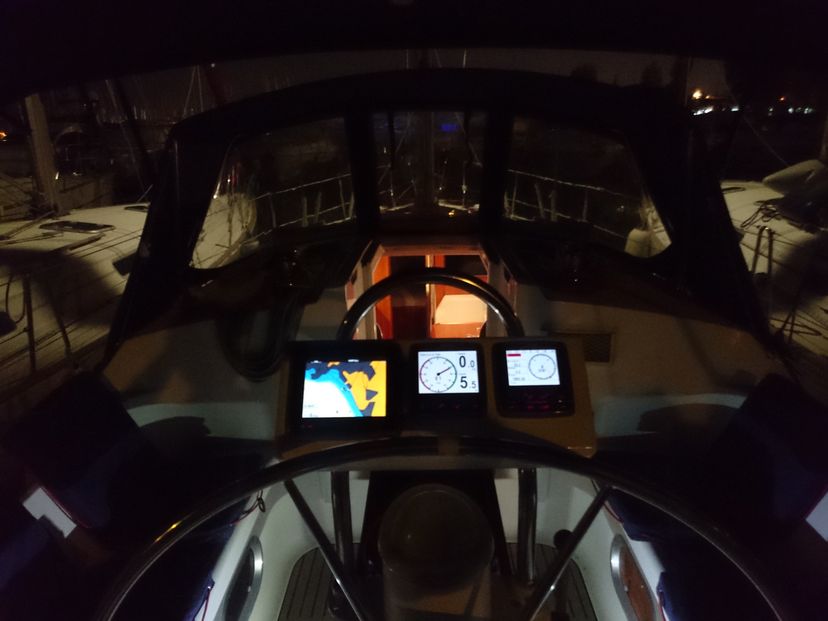 Jeanneau 36 Pythagoras (electric head, wind generator)