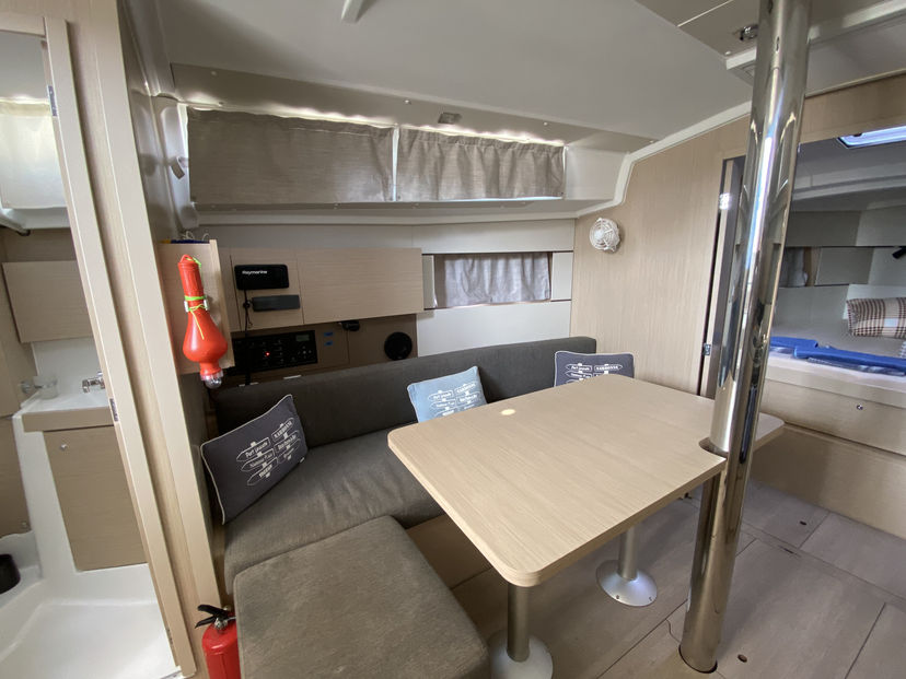 Beneteau 38 Helena