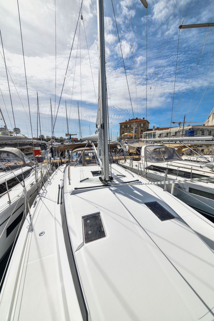 Bavaria Yachtbau C42 Mauvic