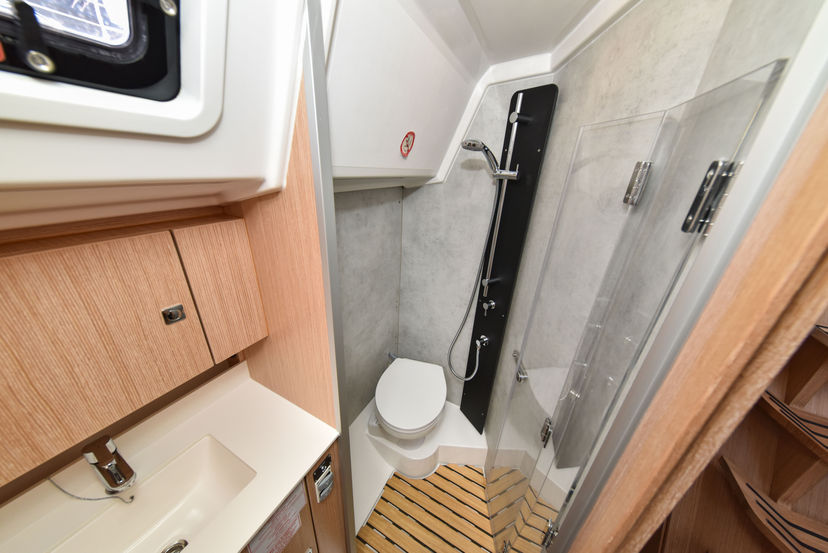 Bavaria Yachtbau C42 Mauvic