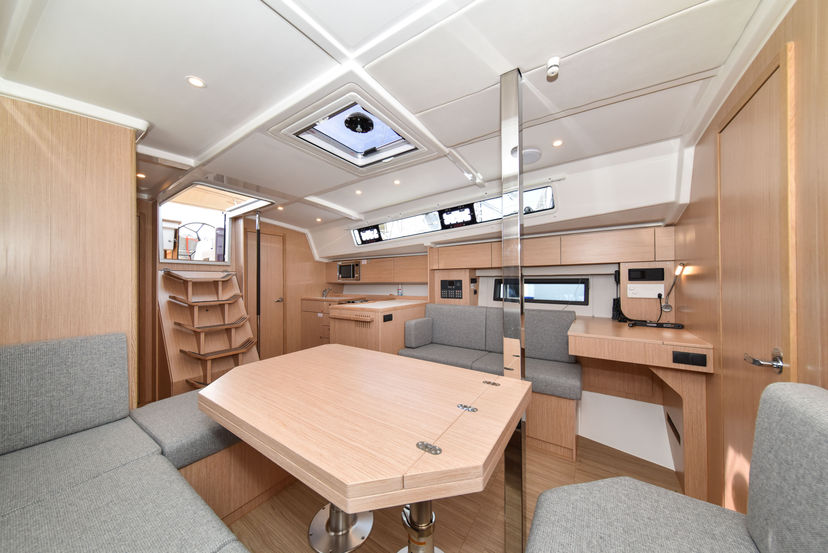 Bavaria Yachtbau C42 Mauvic