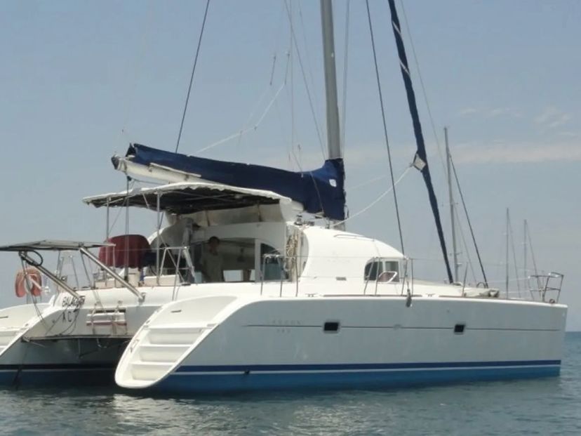 Lagoon 38 Sea Spirit (Nosy Be) - single cabin port - front