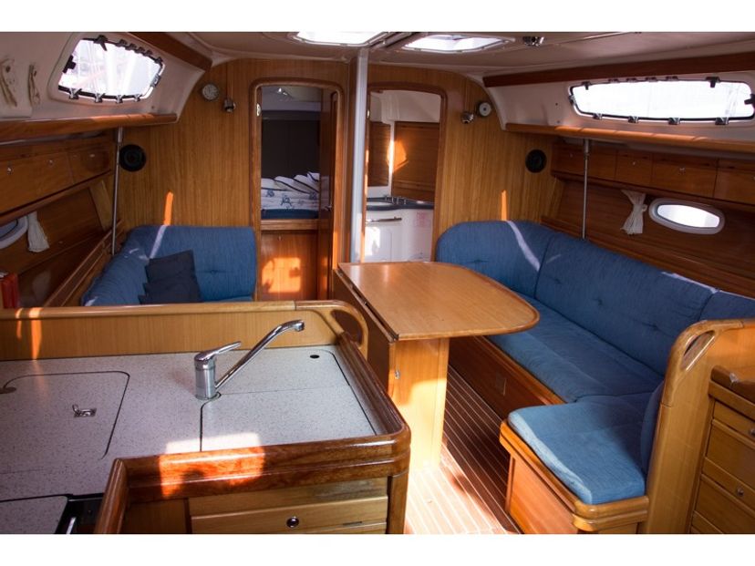 Bavaria Yachtbau 38 (1132 BG) (sails 2015)