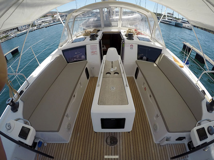 Dufour Yachts 43 SWEETEST TAB00