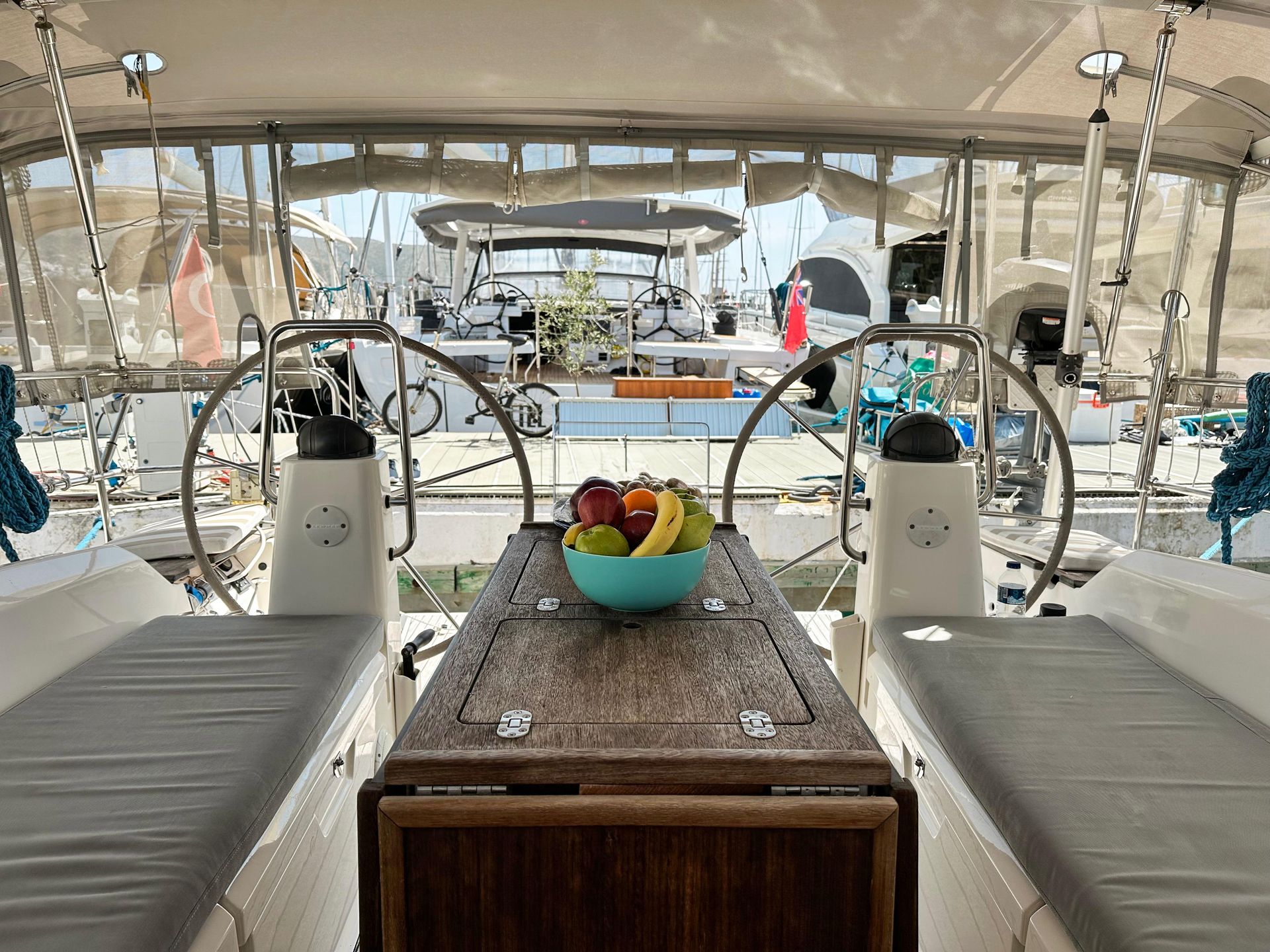 18486-03-SPARK_1_Cockpit_BONBON_SAILING_Bodrum_2024-1713345563395.jpg