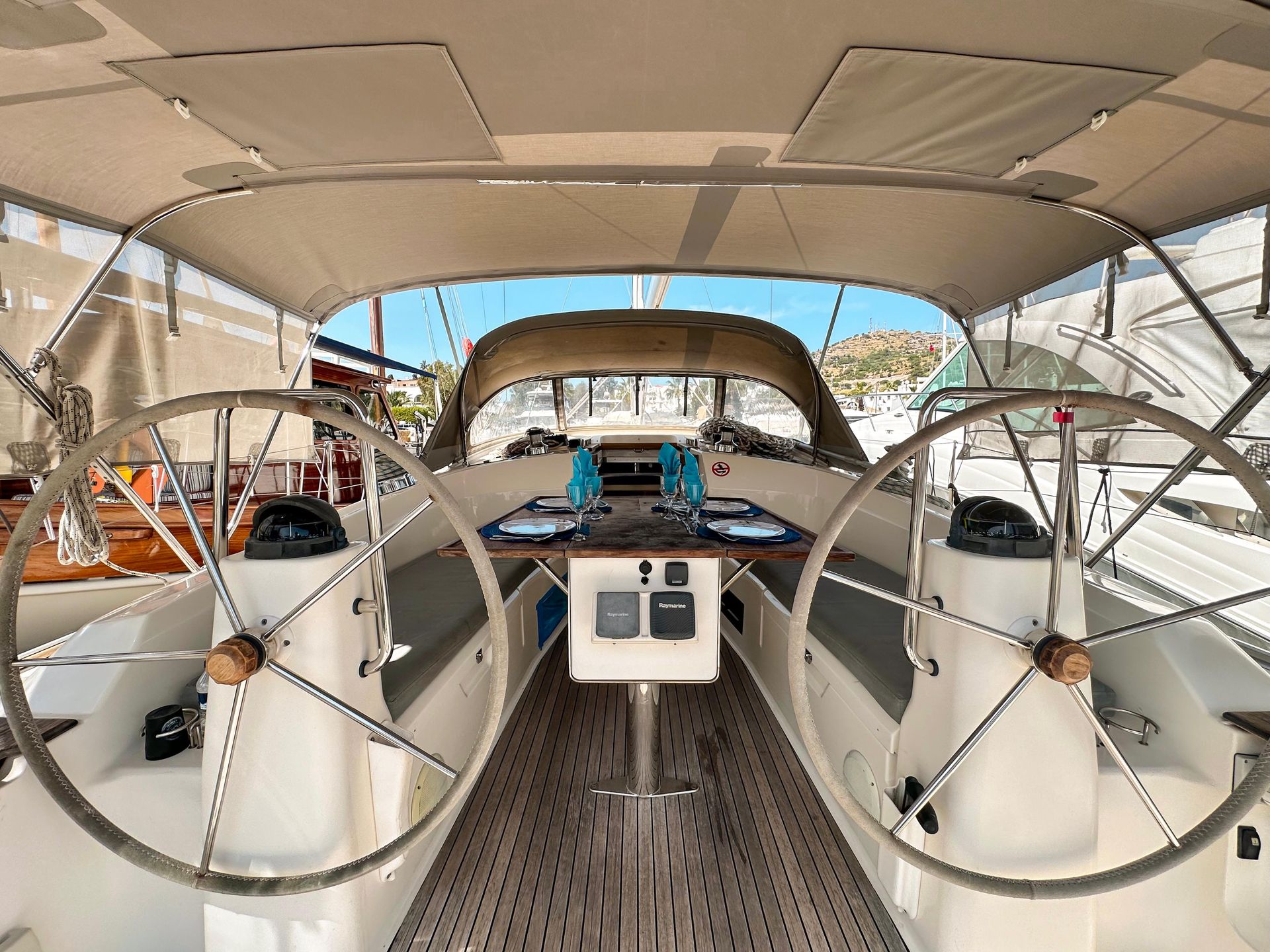 18486-04-SPARK_1_Cockpit_Dining_BONBON_SAILING_Bodrum_2024pg-1713345563969.jpg